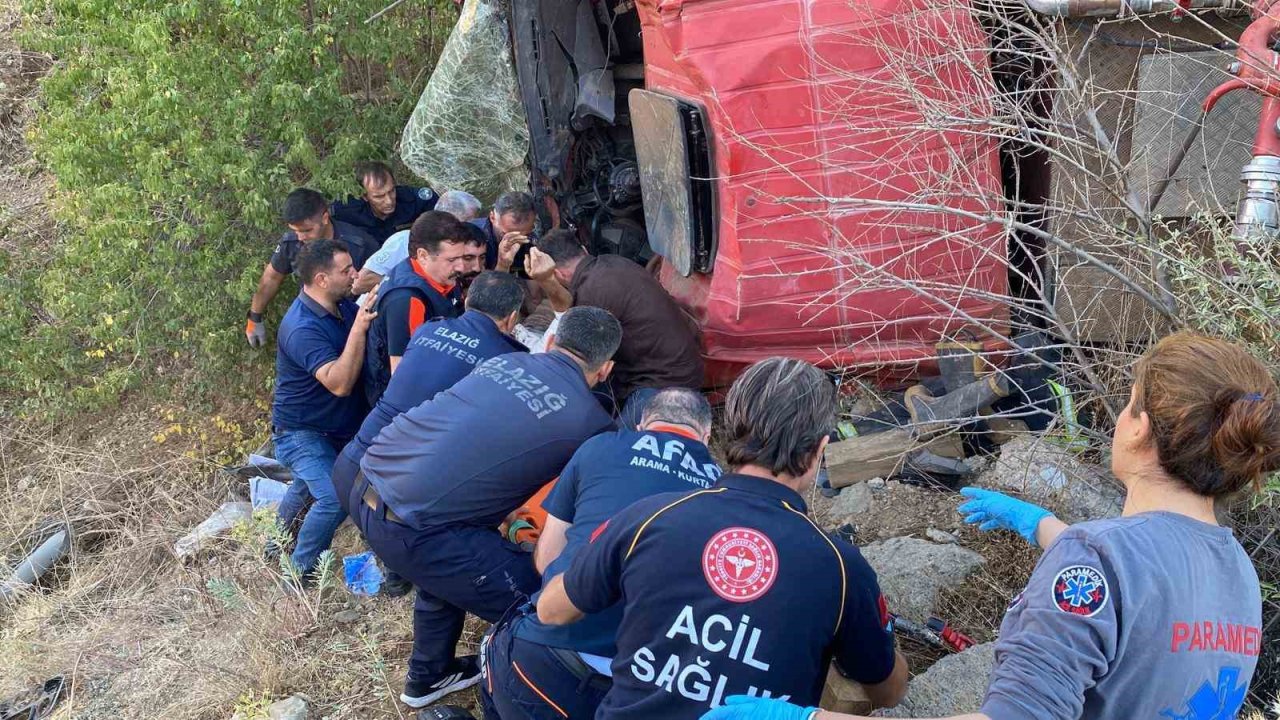 Yangına giden itfaiye aracı şarampole yuvarlandı: 2 itfaiye eri yaralı