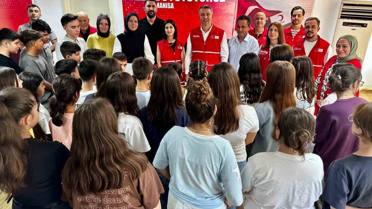 Kızılay’ın şefkat eli çocuklara ulaştı