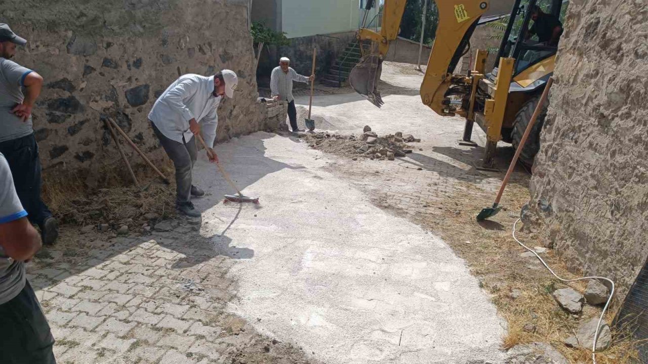 Bünyan Belediyesi’nden ilçede yol ve parke çalışmaları