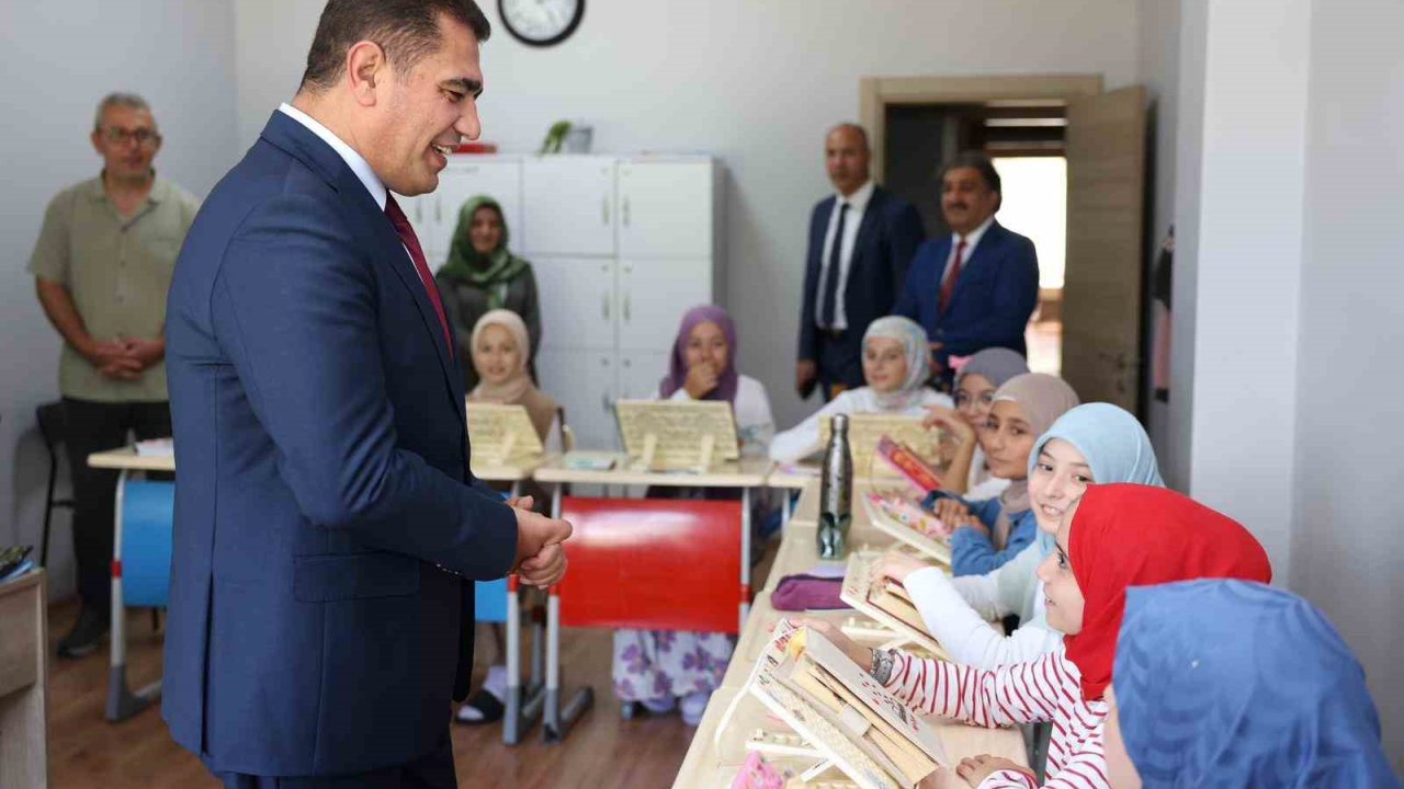 Vali Aslan kız Kur’an kursu öğrencileriyle bir araya geldi