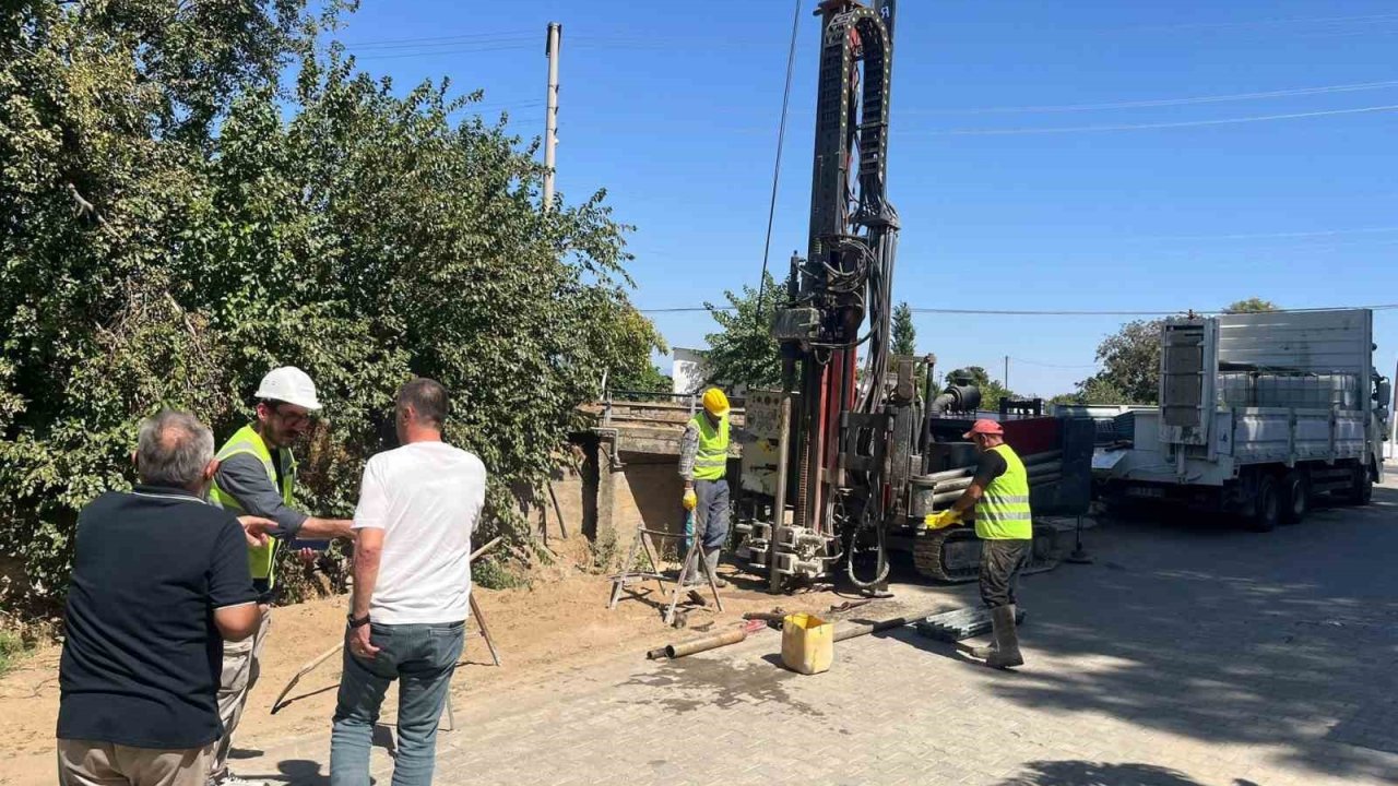 Taşkın riski oluşturan köprüde çalışmalar başladı