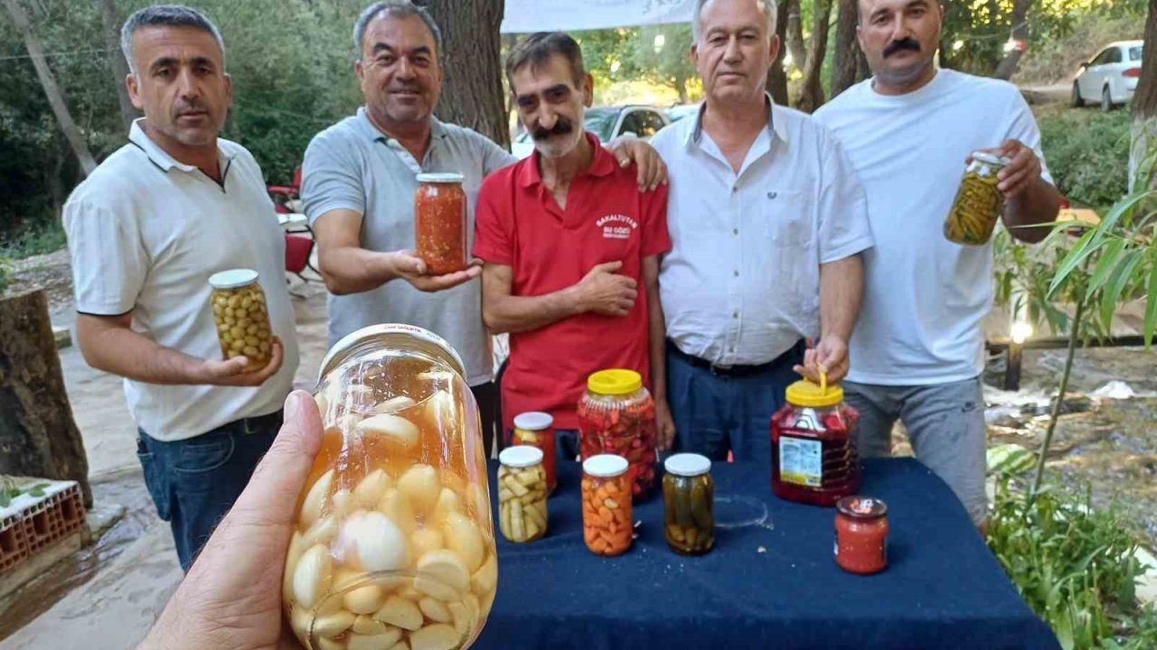 Araban Sarımsağı ile hazırladığı turşu ile şifa dağıtıyor