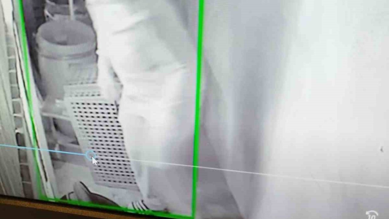 Bursa’da 3 hırsız yüzlerini kamufle edip kapattı, terlikten kimlikleri belirlendi