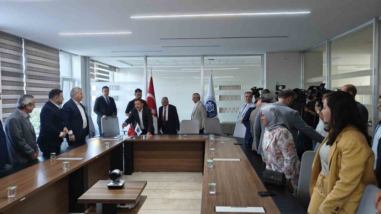 ERÜ’de hem açılış hem protokol töreni