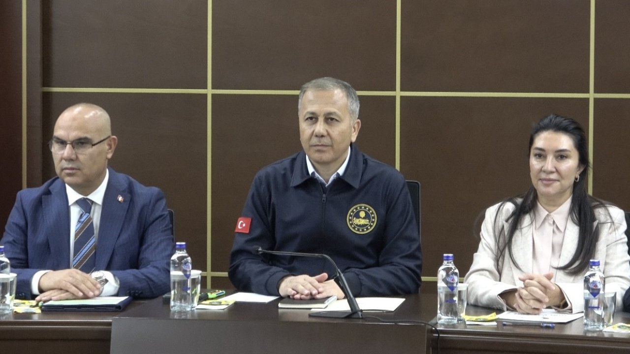 İçişleri Bakanı Yerlikaya Ağrı’da STK temsilcileriyle buluştu