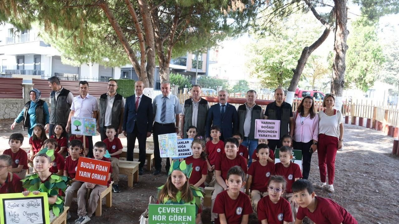 ’’Her Çocuk Bir Fidan’’ etkinliği için öğrenciler fidan dikti