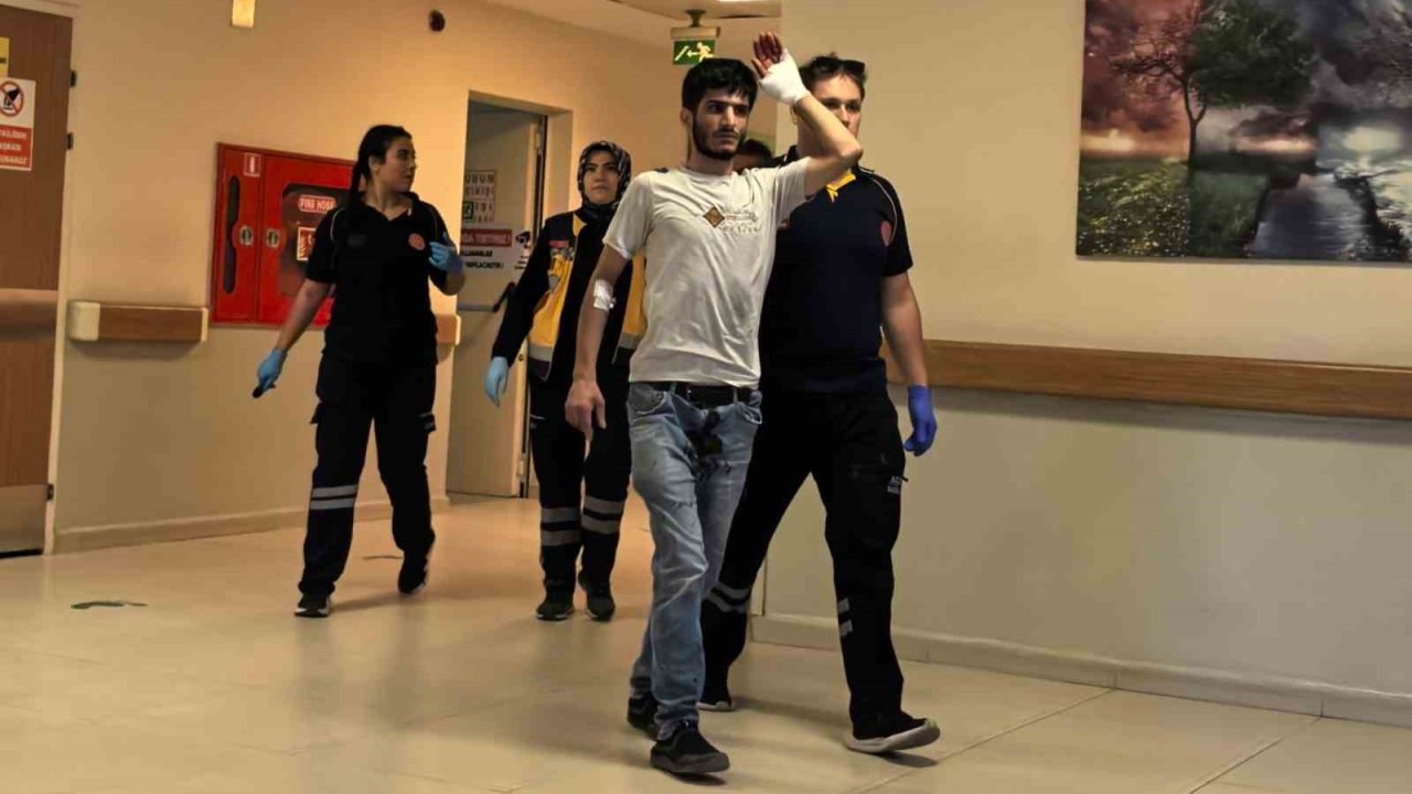 Spiralle demir keserken yaralandı