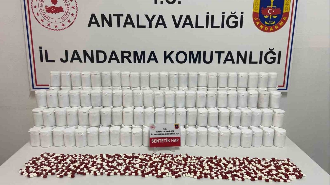Kontrol noktasında durdurulan araçtan binlerce sentetik hap ele geçirildi