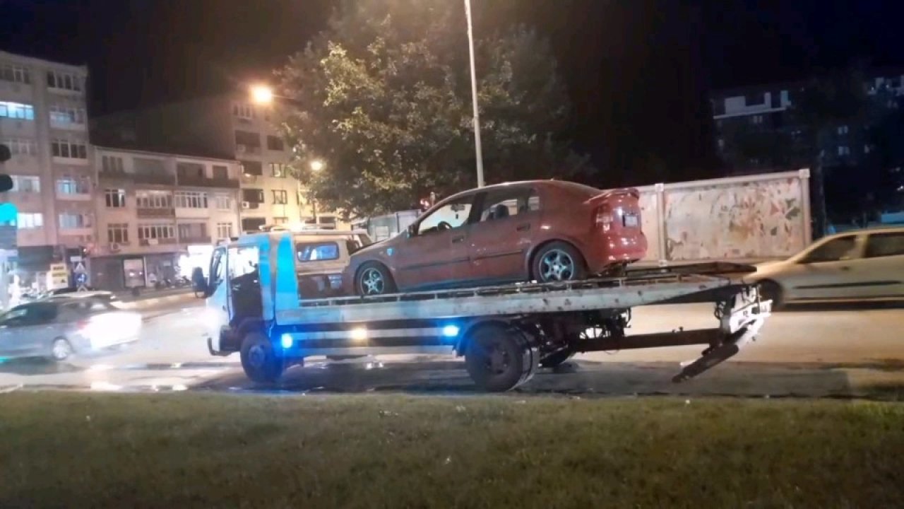 Edirne’de seyir halindeyken yanan araç kullanılamaz hale geldi