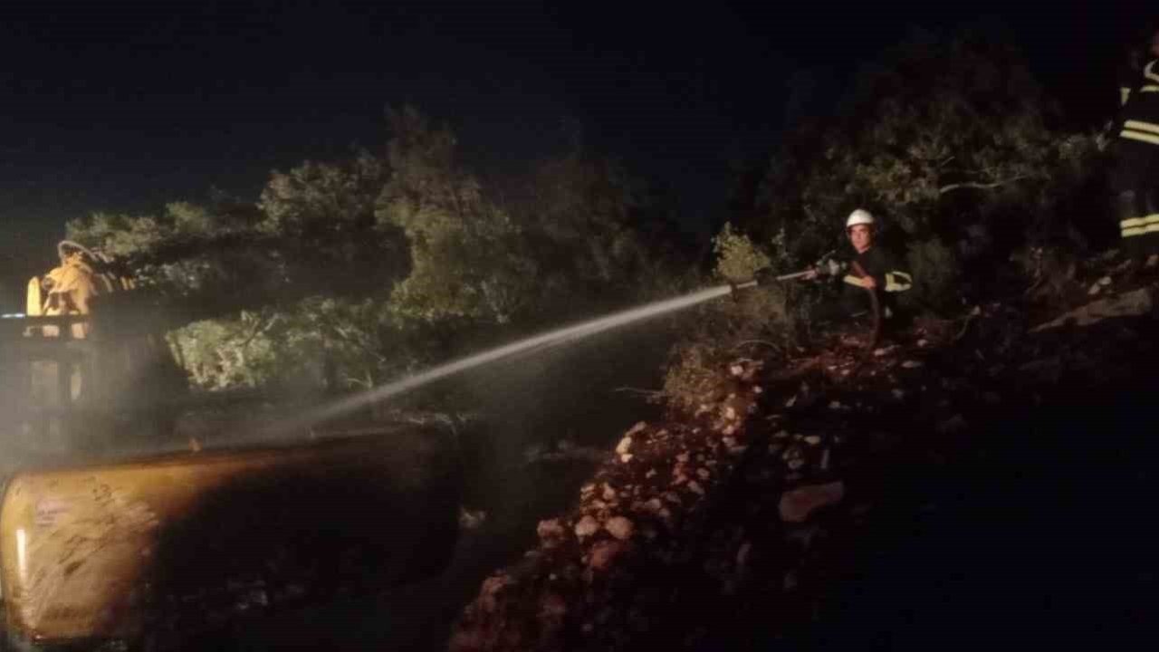 Belen’de iş makinesi yangını