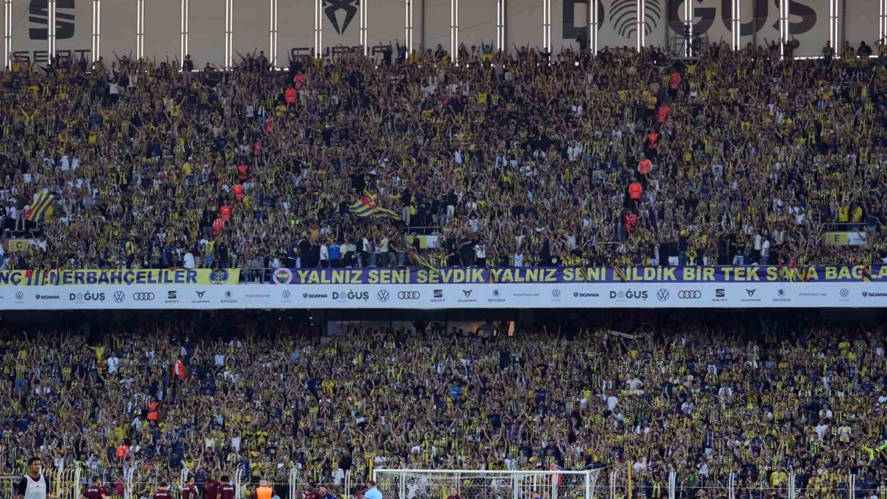 Trendyol Süper Lig: Fenerbahçe: 0 - Trabzonspor: 0 (Maç devam ediyor)