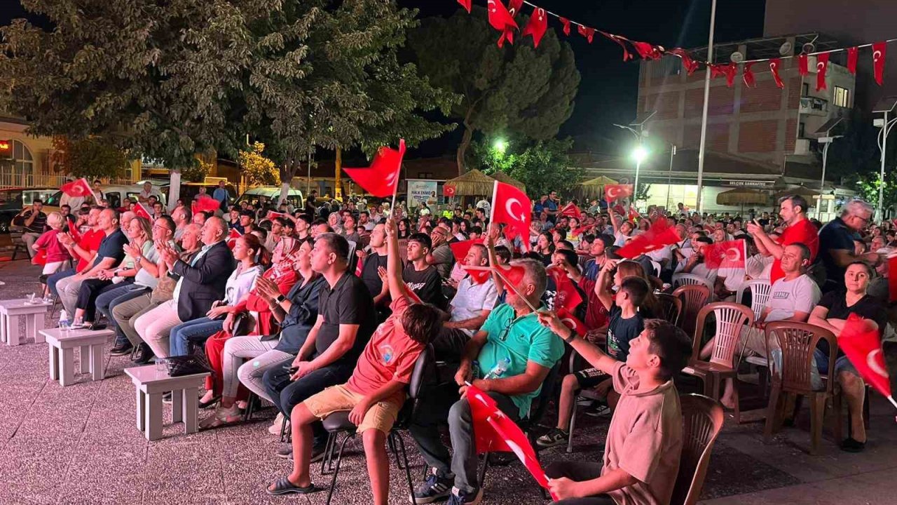 İncirliova’daki vatandaşlar, A Milli Basketbol Takımı maçını dev ekranda izledi