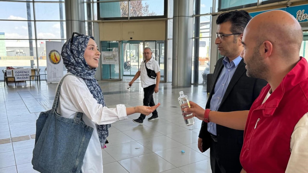 Kütahya’ya gelen üniversite öğrencilerine otogarda sıcak karşılama
