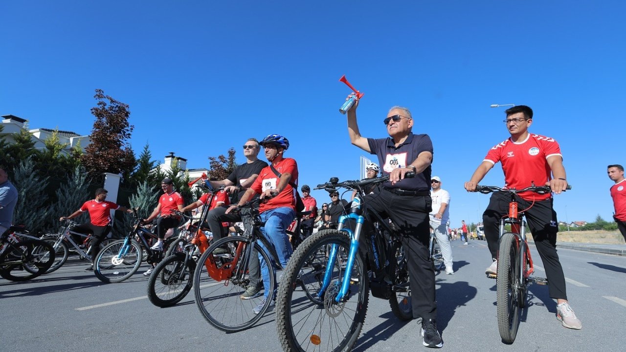 Başkan Büyükkılıç, 3’üncü Doktorlar Bisiklet Turu’nda pedal çevirdi