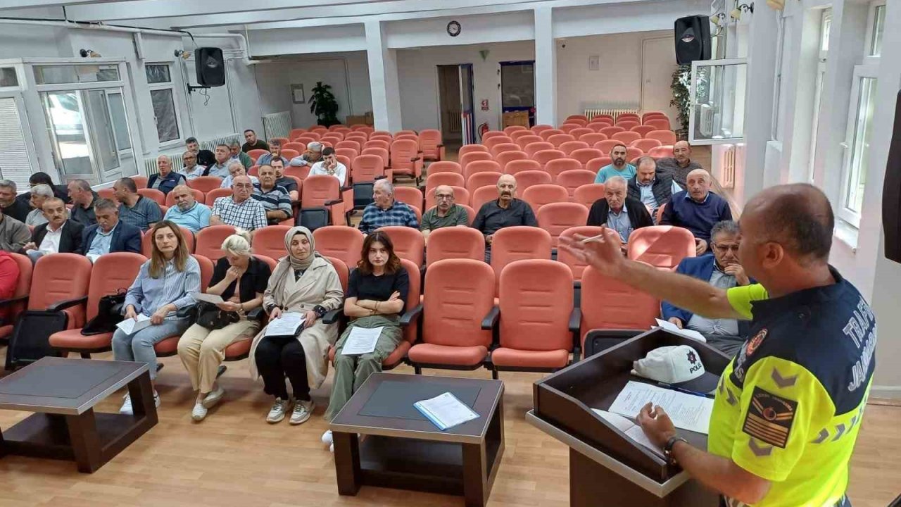 Havza’da okul servis sürücülerine ve rehber personele trafik eğitimi