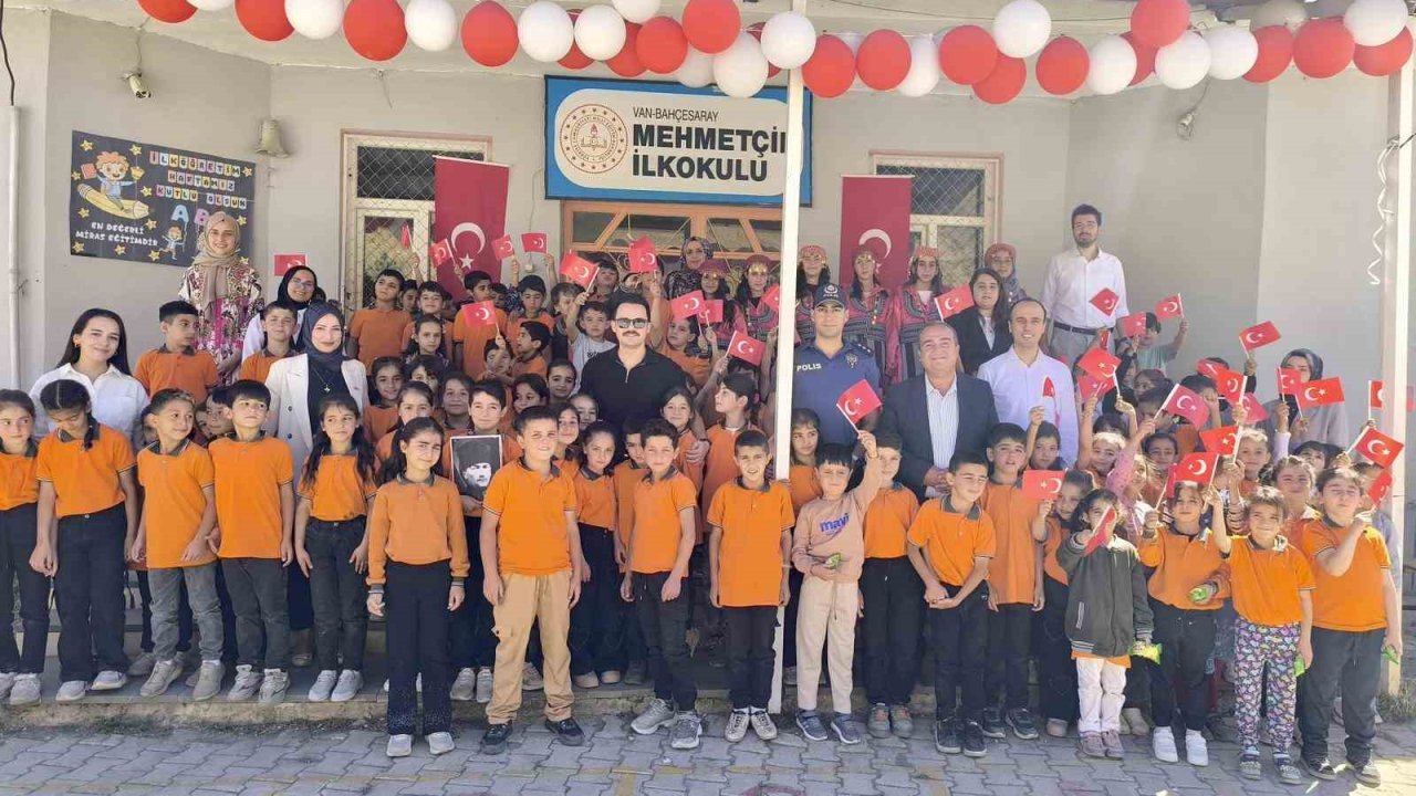 Bahçesaray’da ilköğretim haftası etkinliği düzenlendi