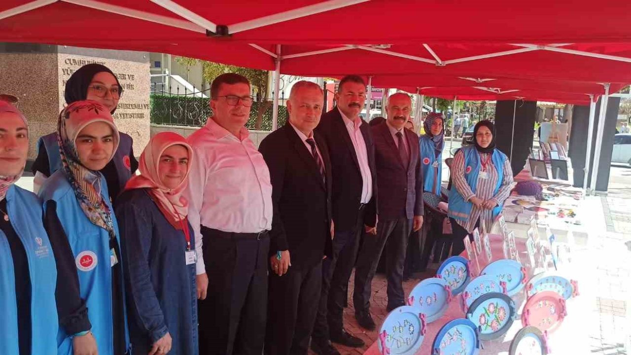 Diyanet Gençlik Merkezinden karma sergi