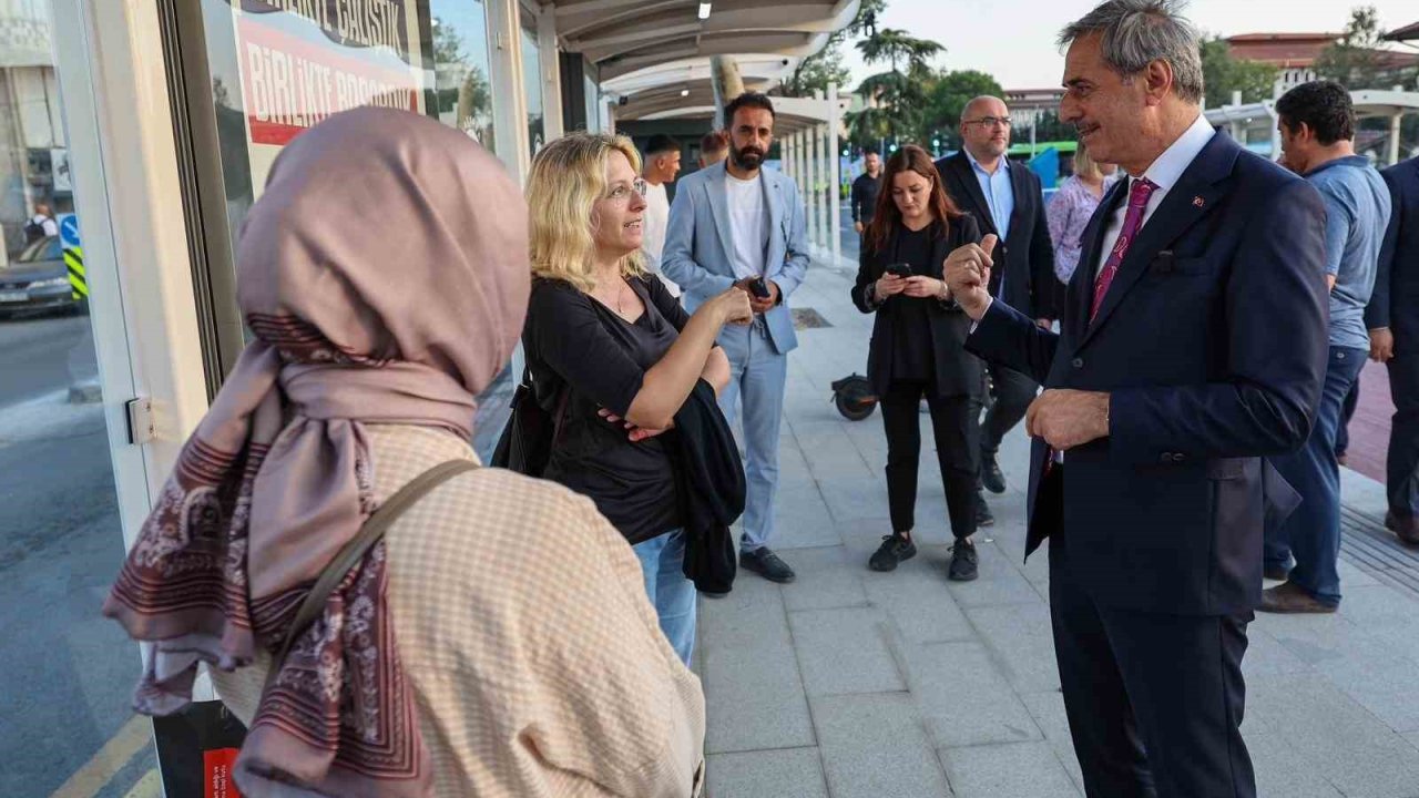 Başkan Alemdar, vatandaş ile birliktet Metrobüs yolculuğu yaptı