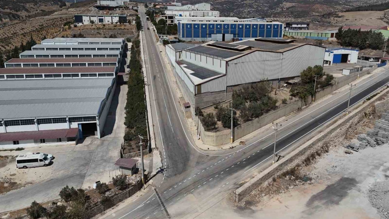 Hatay Büyükşehir Belediyesi, Antakya OSB’de  yolları asfaltladı