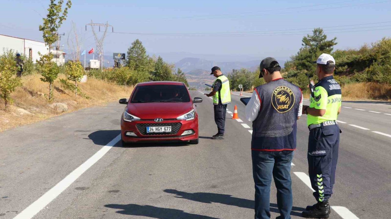Jandarma Söğüt şenliklinde kuş uçurtmadı