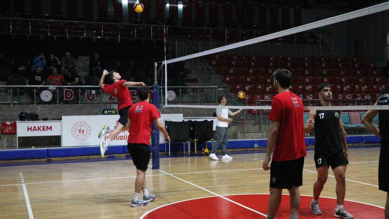 Spor akademisi erkek voleybol takımı hazırlıklarını sürdürüyor