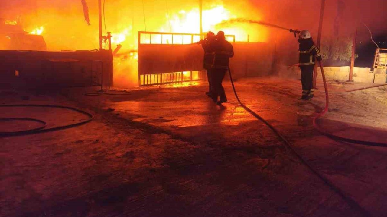 Antakya’da samanlık yangını