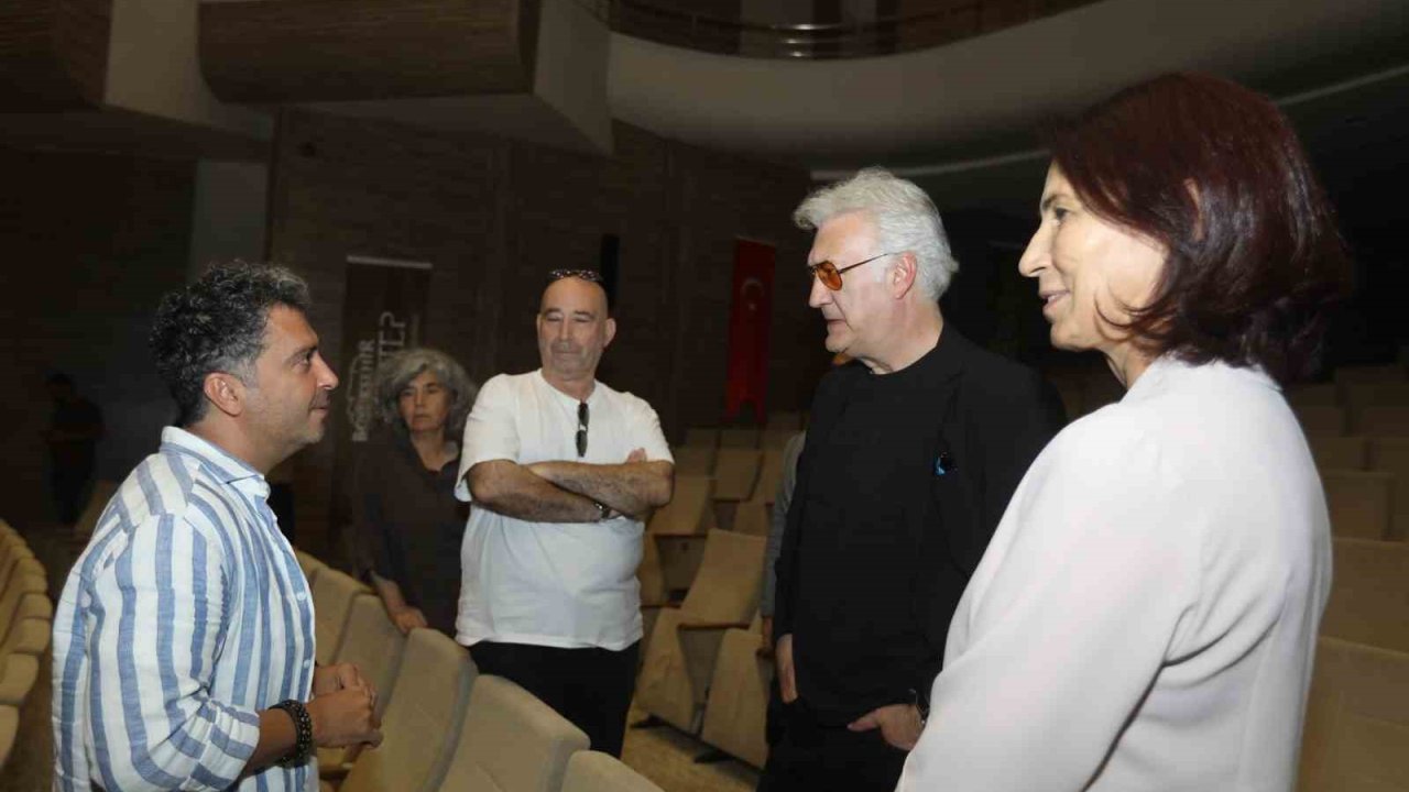 Devlet tiyatroları genel müdürü Karadağlı Gaziantep şehir tiyatrosu provasında