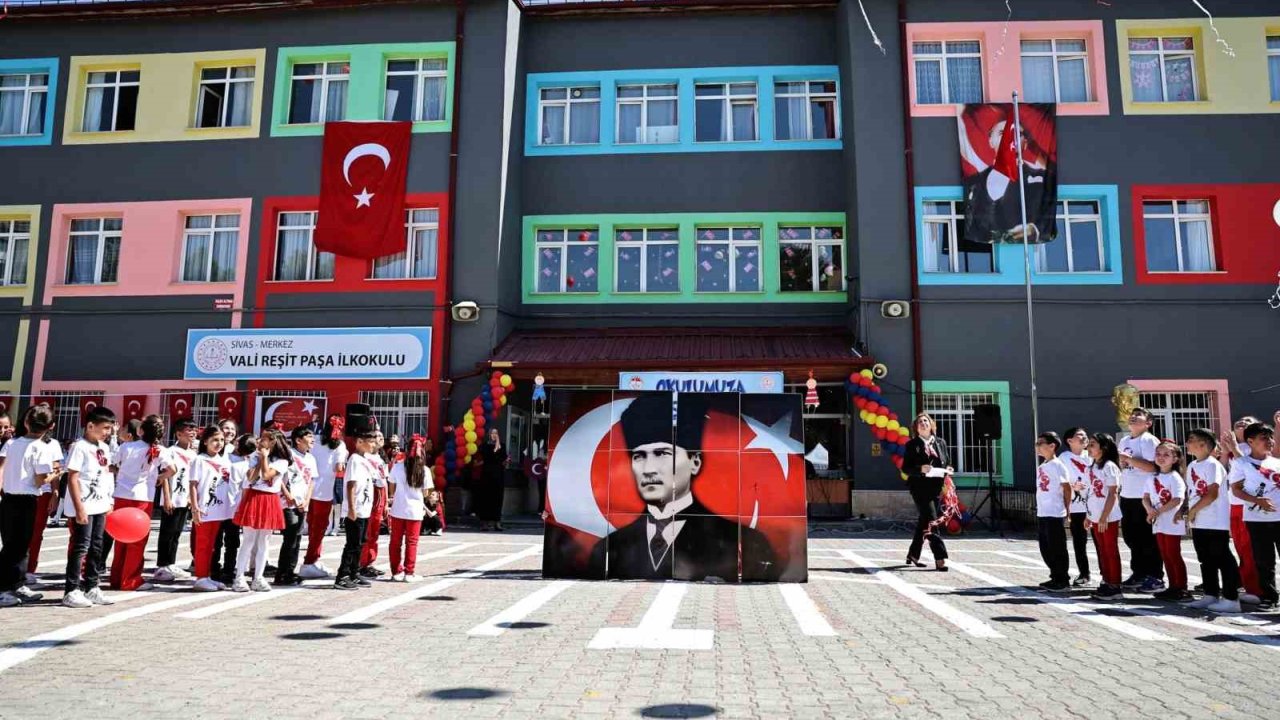 Sivas’ta İlköğretim Haftası kutlandı