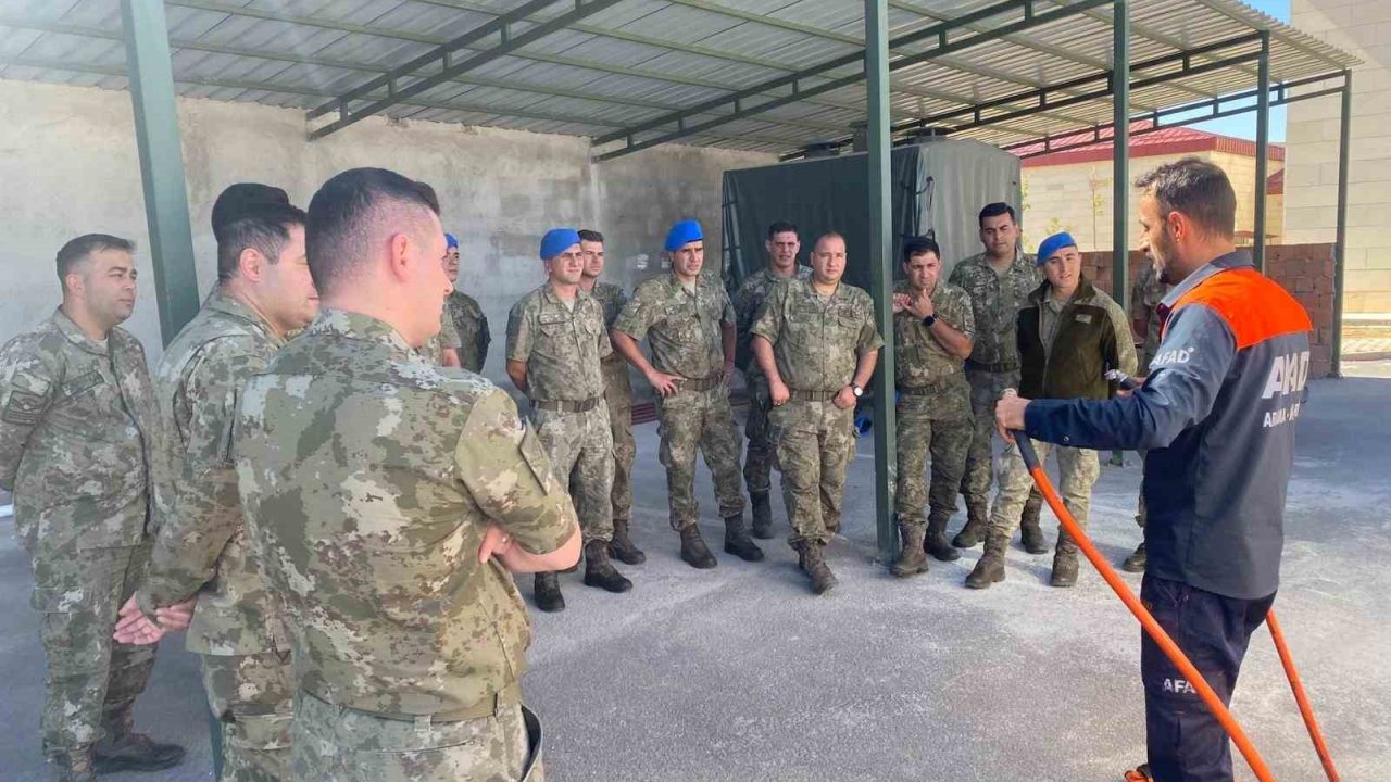 Bayburt’ta komandolara ‘Enkazda Arama ve Kurtarma’ eğitimi verilmeye başlandı