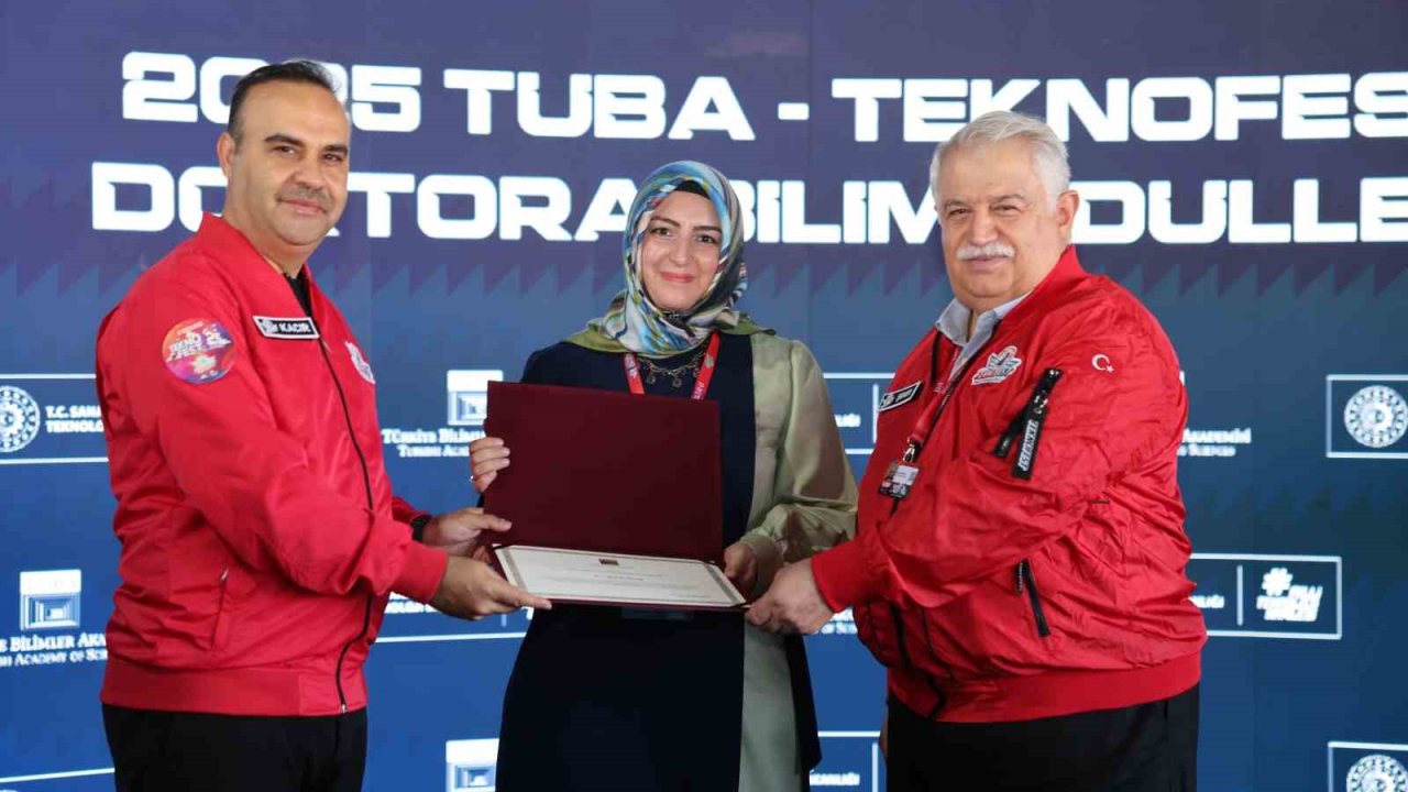 Atatürk üniversitesi doktora öğrencisi Dr. Habibe Güneş, Tüba-Teknofest doktora bilim ödülünün sahibi oldu