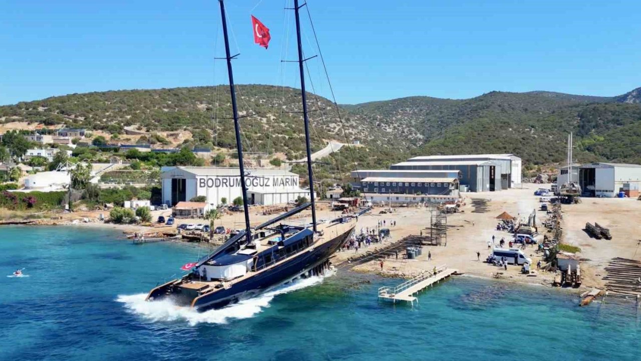 Bodrum’da 978 milyon liralık dev yelkenli suya indirildi