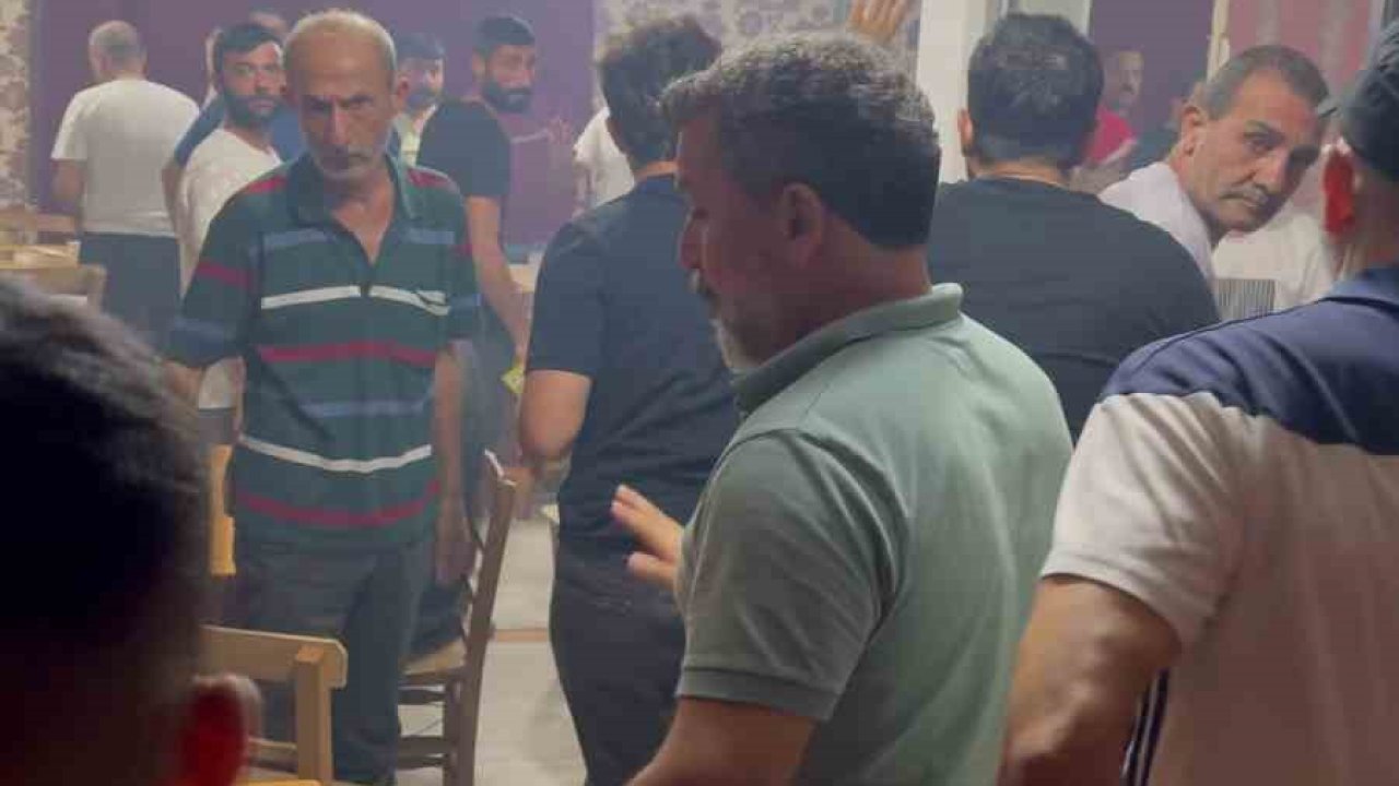 Adana’da çift çelik kapılı kumarhaneye ’koçbaşı’ ile baskın: 49 şahıs yakalandı