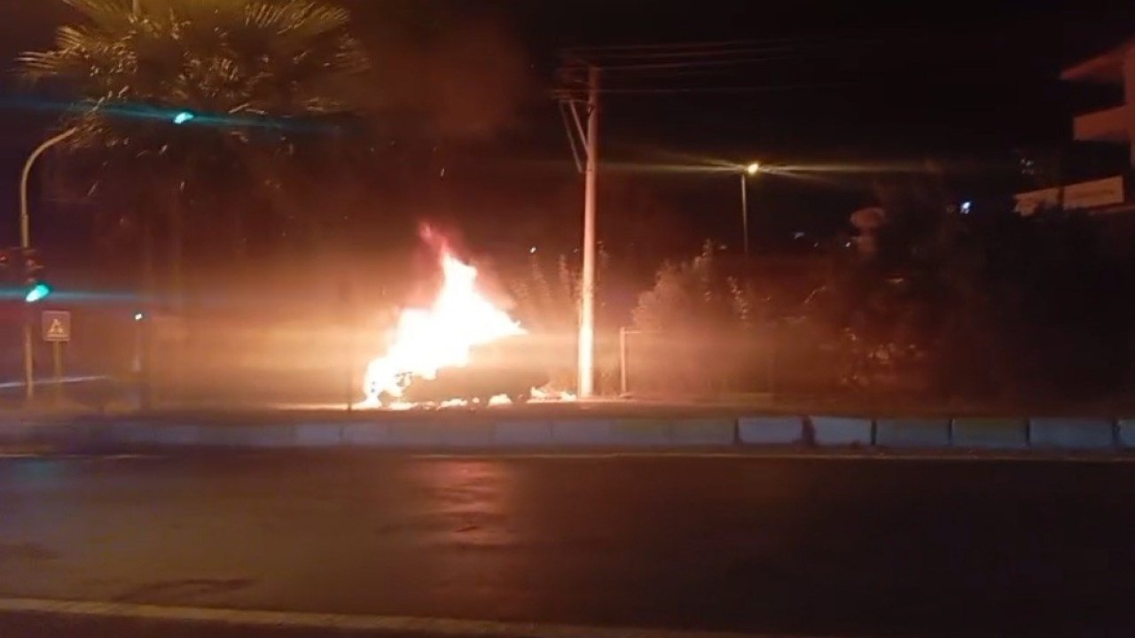 Alev topuna dönen otomobil kullanılamaz hale geldi