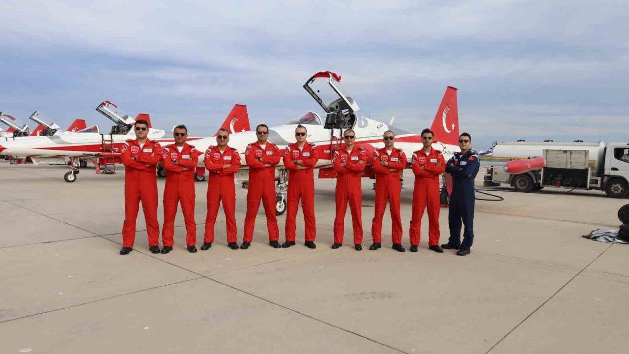 Türk Yıldızları’ndan Hürjet vurgusu