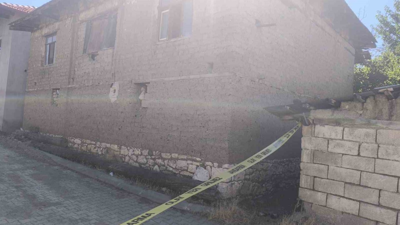 Yaşlı kadın evinde ölü olarak bulundu