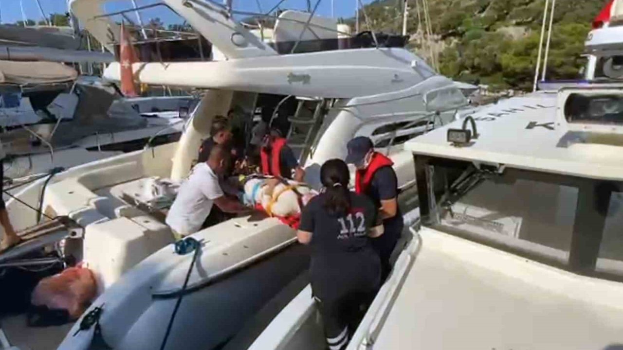 Motor yatta yaralanan vatandaşa tıbbi tahliye