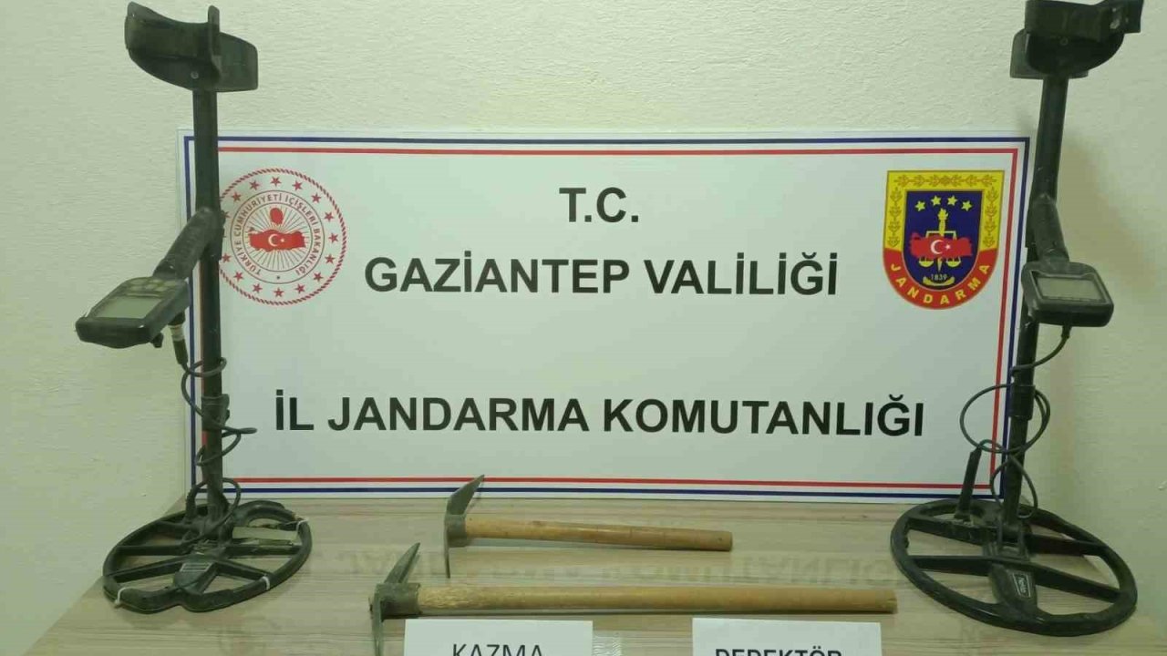 Kaçak kazı yapan 2 şahsı jandarma suçüstü yakaladı