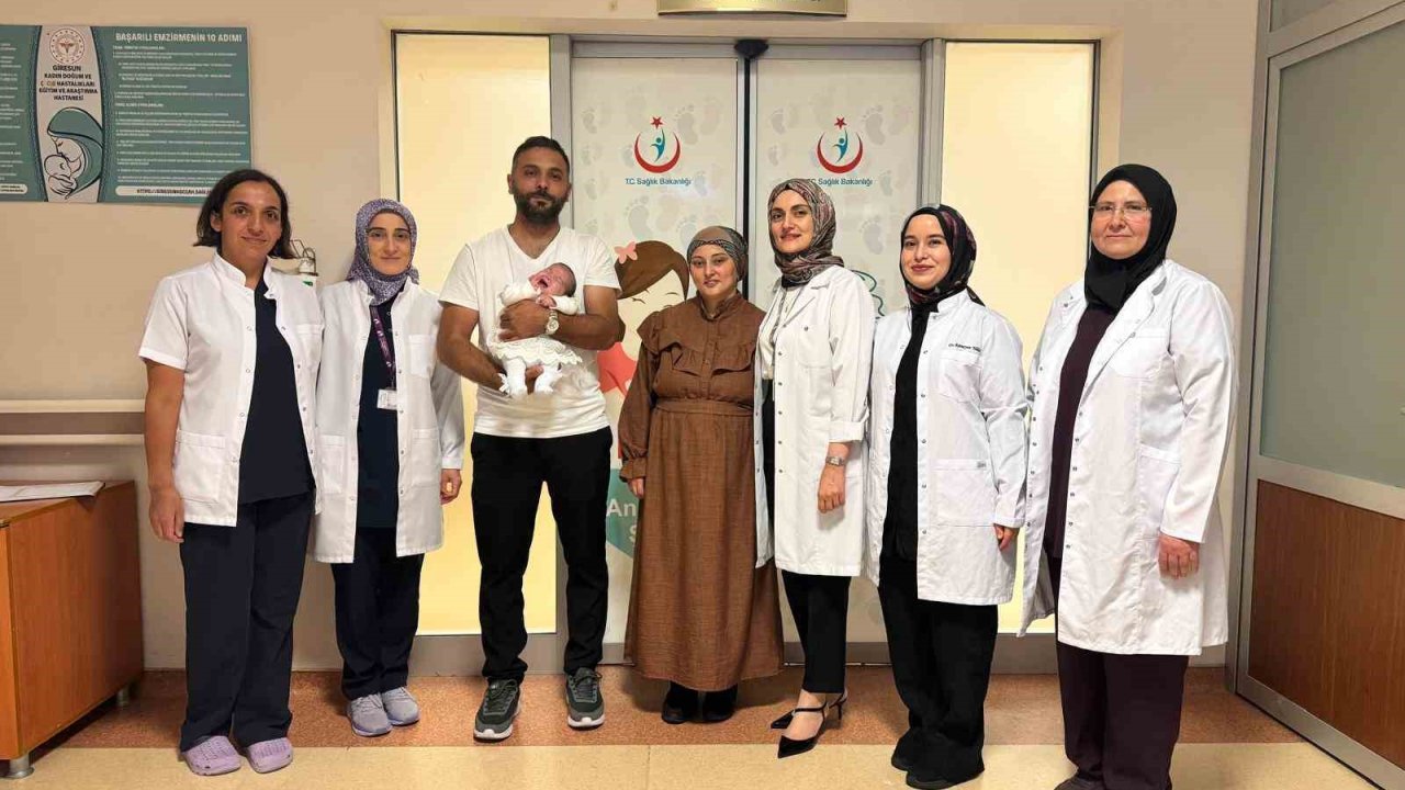 Giresun’da 440 gram doğan Buğlem bebek yaşama tutundu