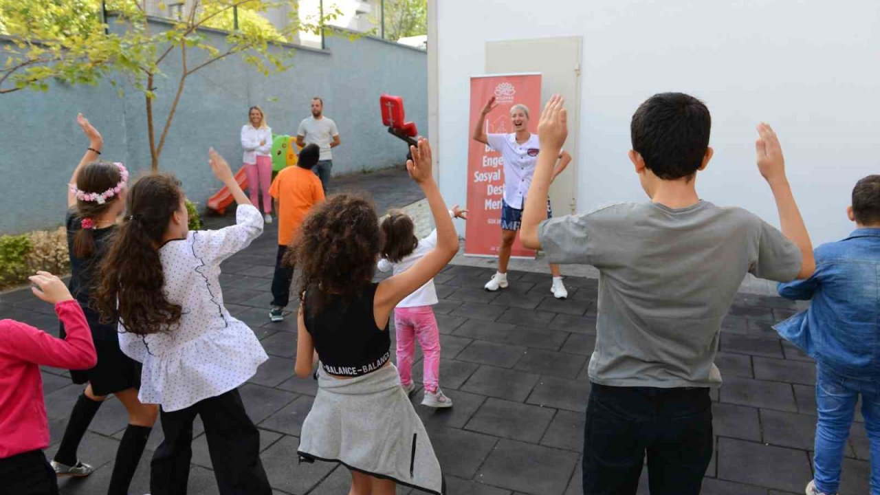 Nilüfer Belediyesi’nden engelli bireylere özel zumba etkinliği