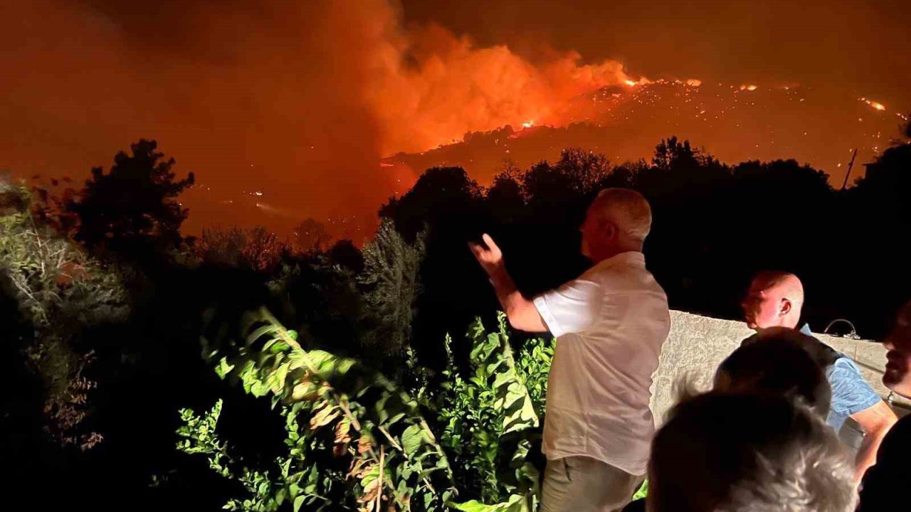 Alanya Belediye Başkanı Özçelik yangın bölgesinde