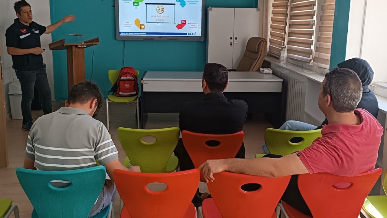 Bayburt’ta BİLSEM personeline afet ve yangın farkındalık eğitimi verildi