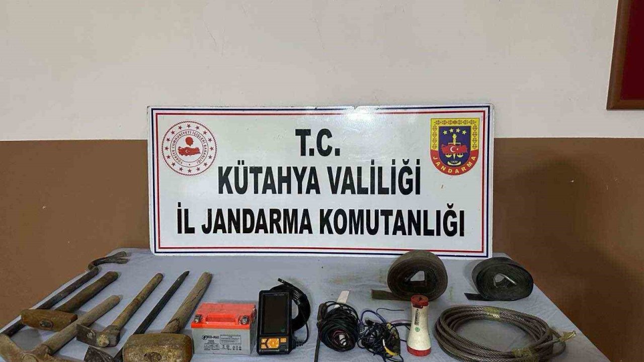Kütahya’da kaçak kazı yapan 6 şüpheli yakalandı