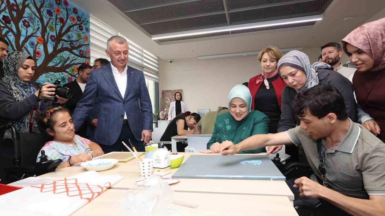 Gonca Engelsiz Yaşam Merkezi’ne övgü