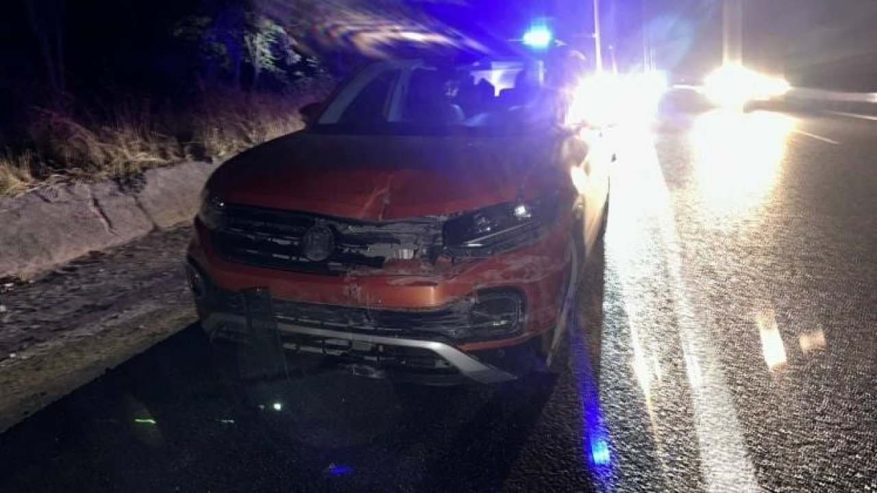 Bilecik’te kontrolden çıkan otomobil refüje çarptı, 1 kişi yaralandı