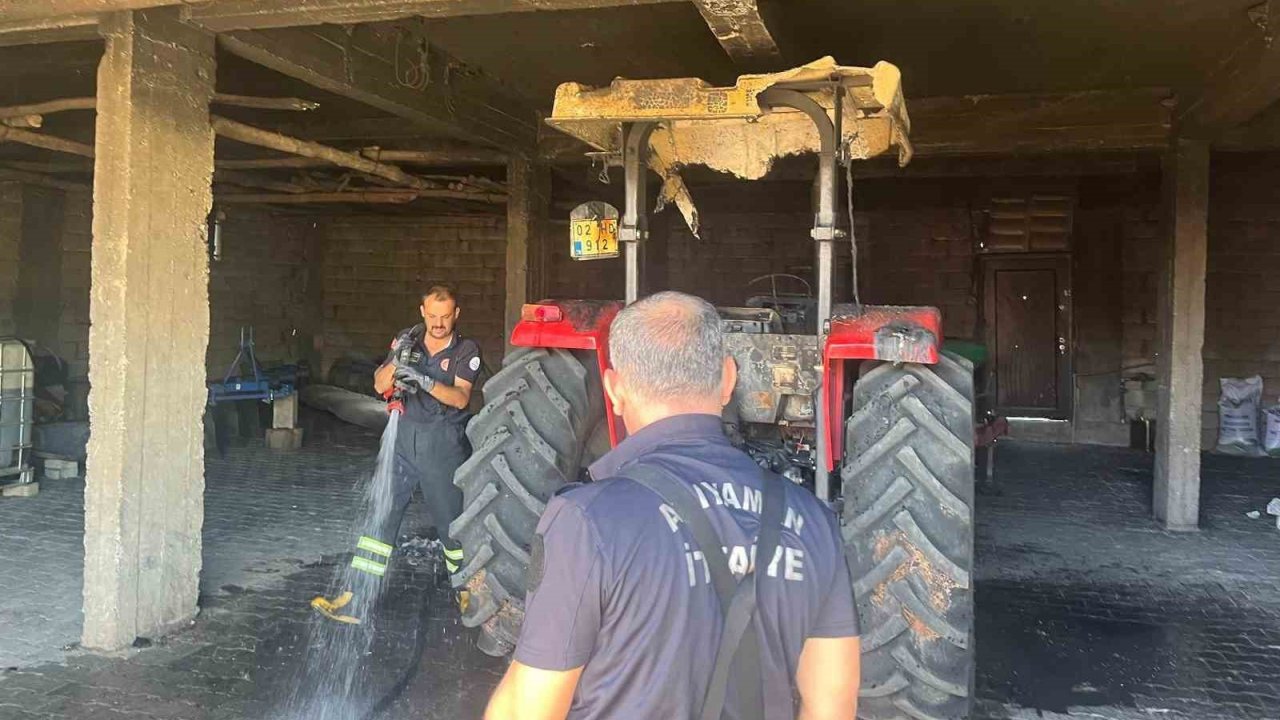 Depodaki traktör alev aldı