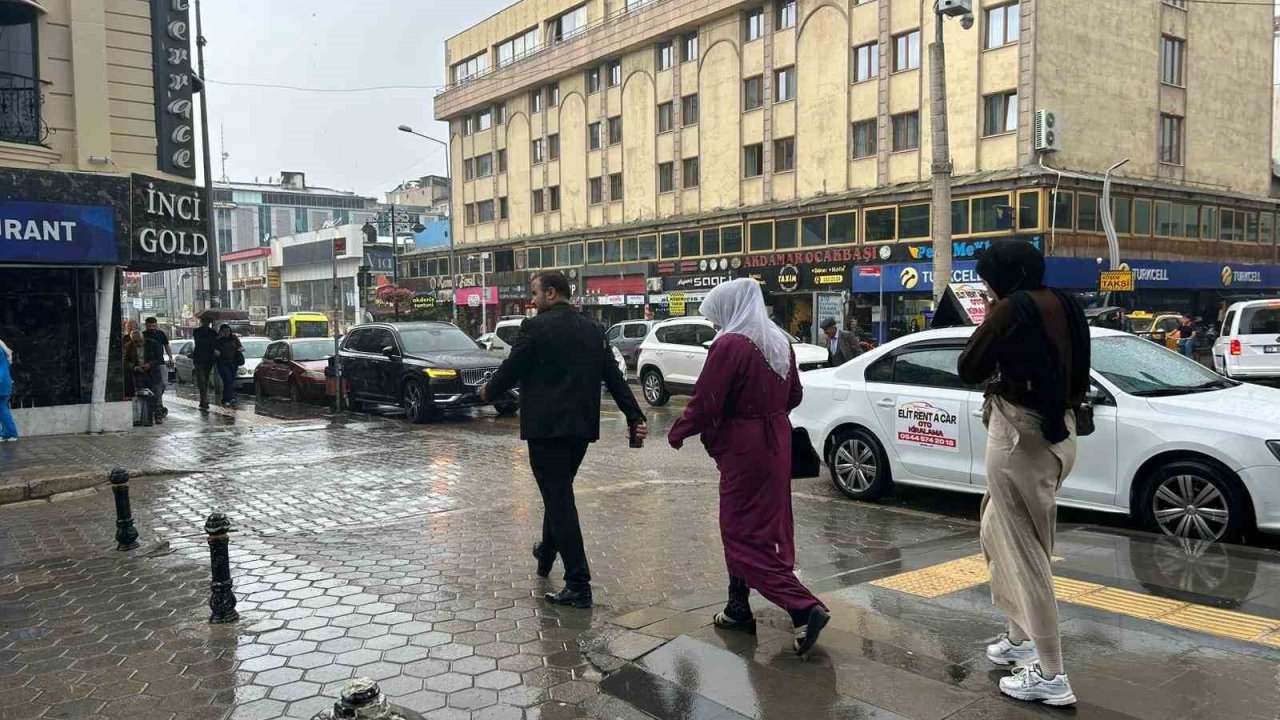 Van’da yağmur yağışı