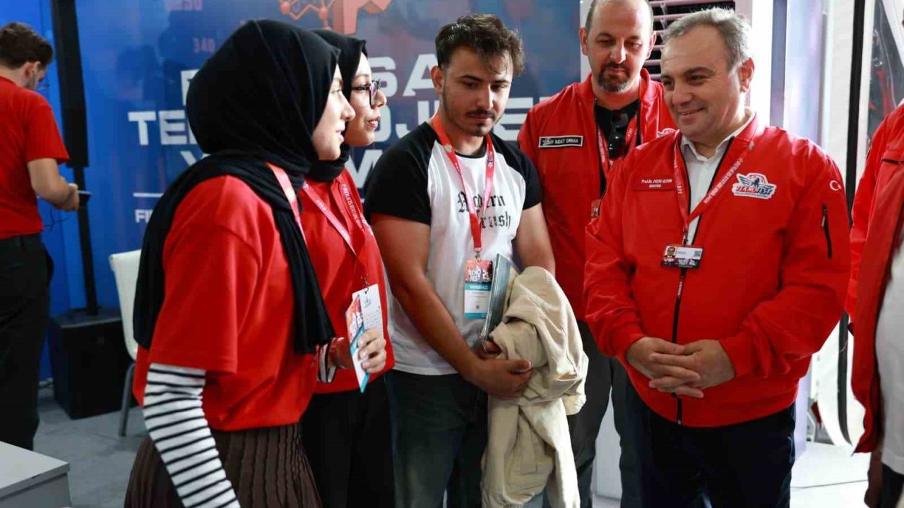 Rektör Altun, TEKNOFEST’te teknoloji tutkunları ile buluştu