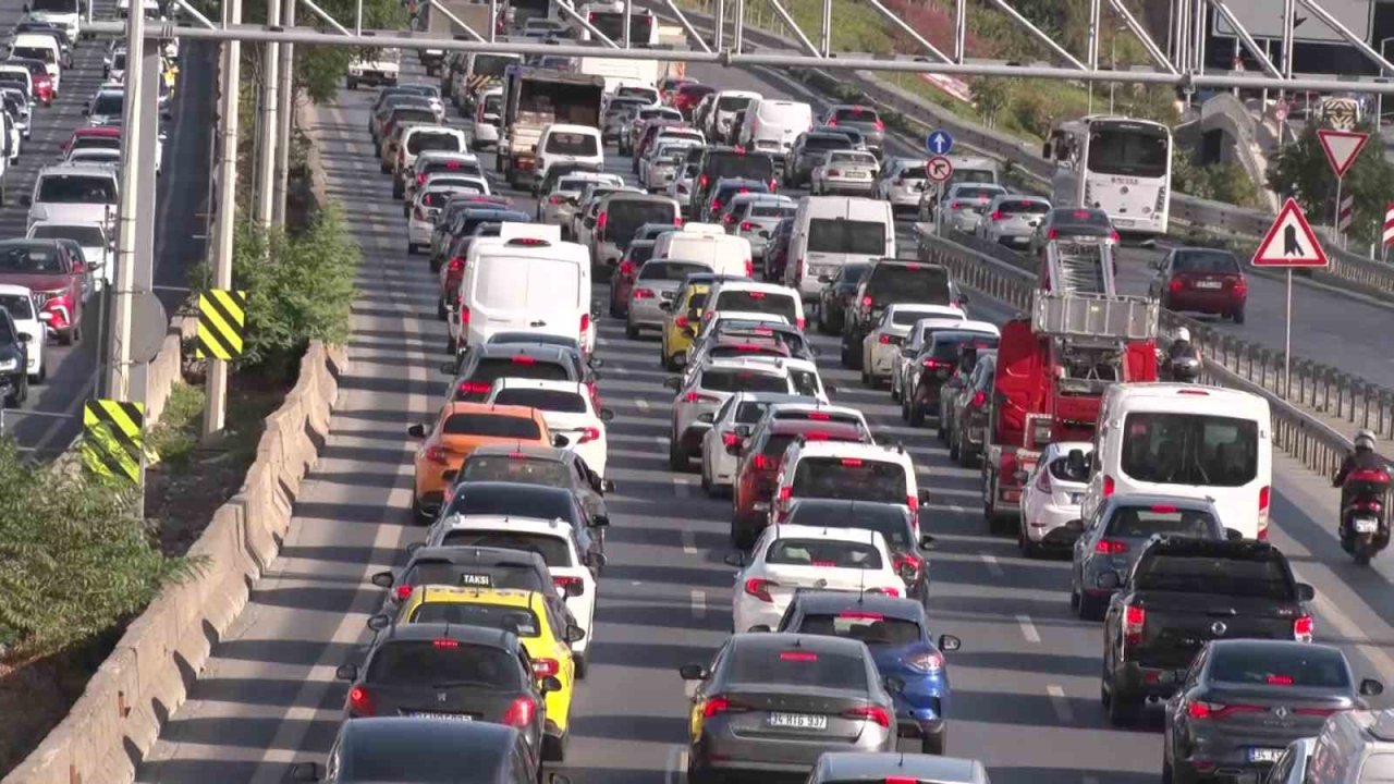 İstanbul’da iş çıkış saatinde trafik yoğunluğu yüzde 71’e ulaştı