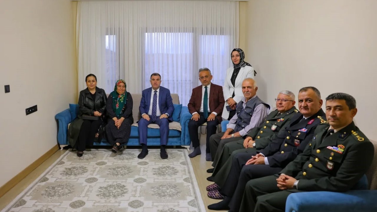 Vali Eldivan Kıbrıs gazisi ve şehit ailesiyle bir araya geldi