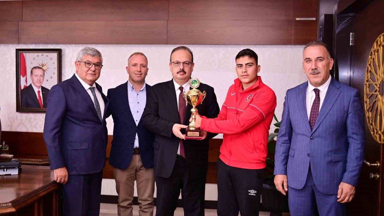 Vali Canbolat, dünya şampiyonunu ağırladı